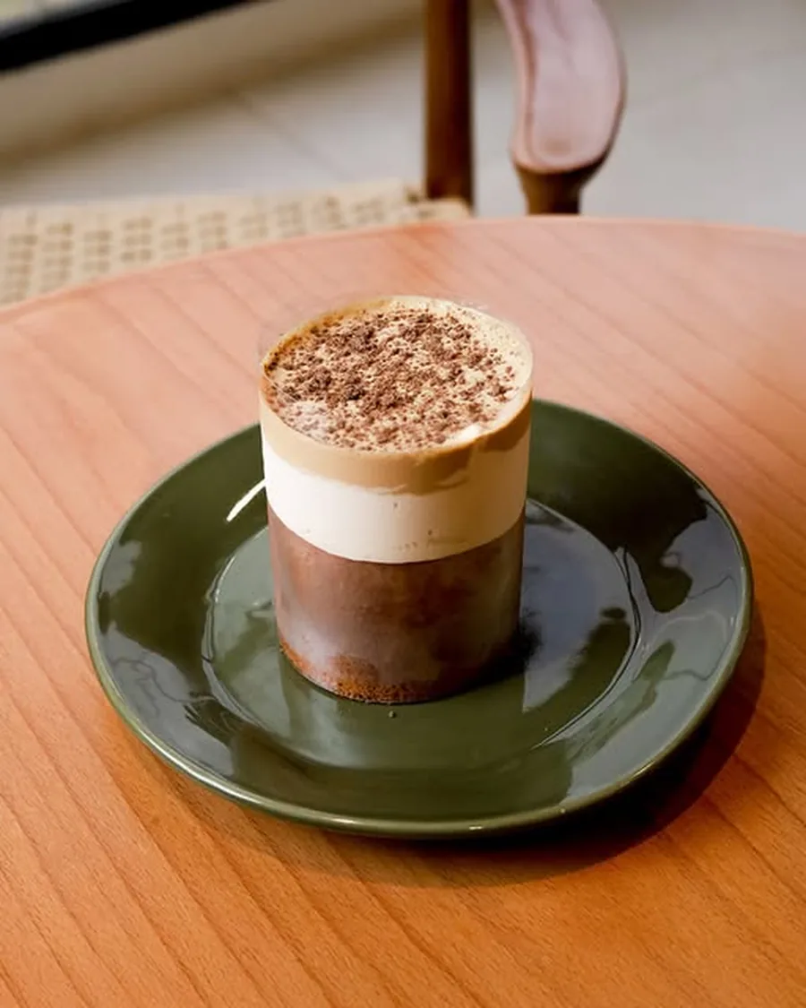Lazurd Cafe — photo content by Glomark (2)