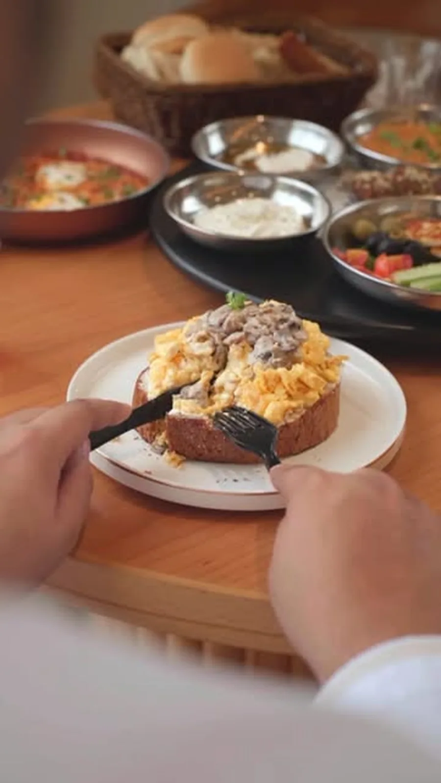 Lazurd Cafe — video content by Glomark (3)